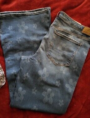 American Eagle Outfitters Faded Blue Floral Jeans~Size 18~NWT.